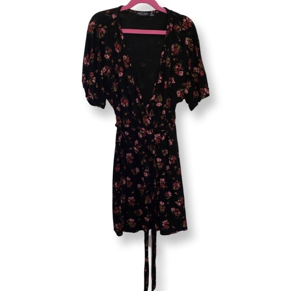 Nasty Gal Floral Tie Waist Mini Dress - Picture 10 of 14